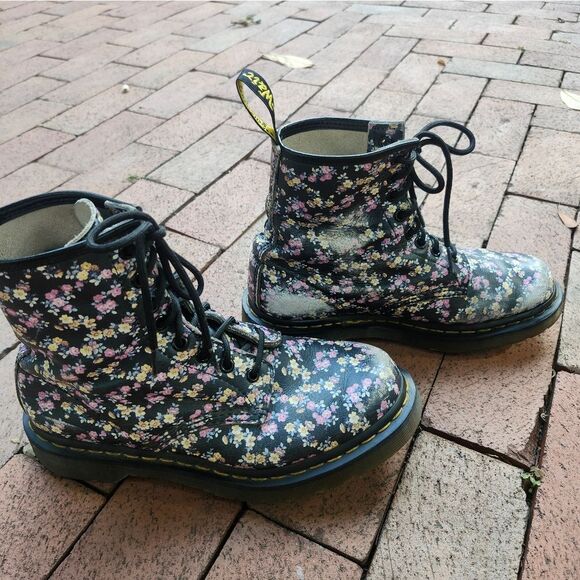 "Doc" Dr. Martens 1460W Clemency Boots Sz.8 Punk Rock Scuffed! Nothing Missing! - Picture 4 of 14